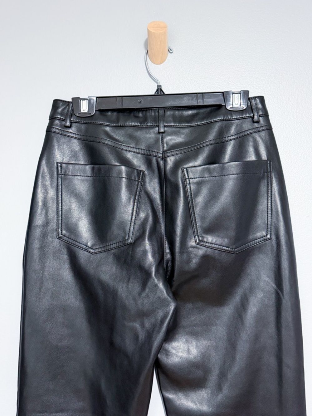 7 For All Mankind Vegan Faux Soft Leather Straight Leg Pants Size Small Black - Picture 6 of 9